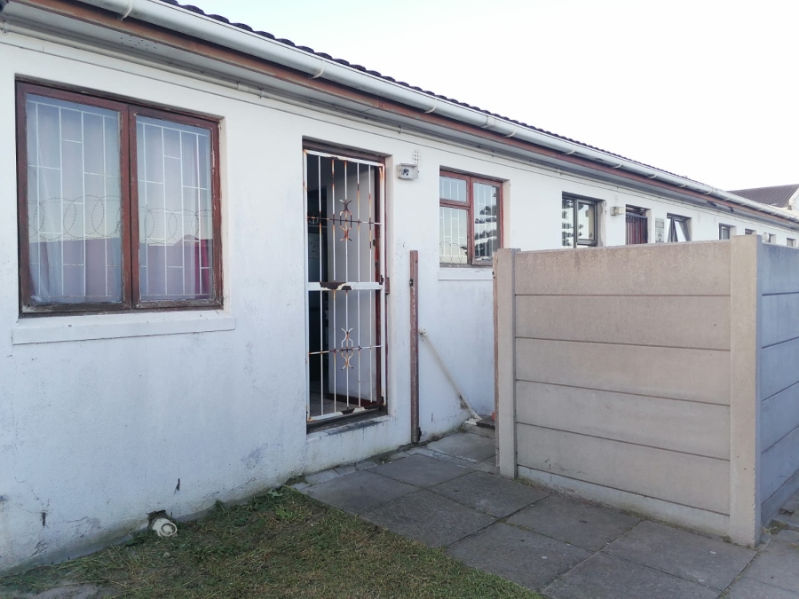 2 Bedroom Property for Sale in Grassy Park Western Cape